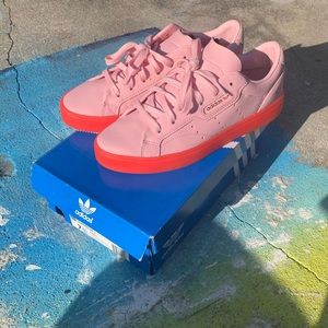 ‼️🔥ADIDAS ORIGINALS SLEEK🔥‼️